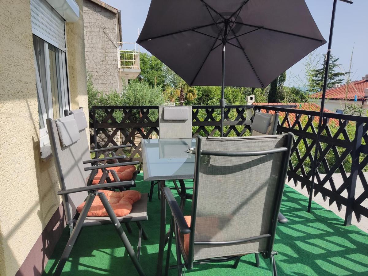 Apartment Teresa With Big Terrace Dramalj Цриквеница Экстерьер фото